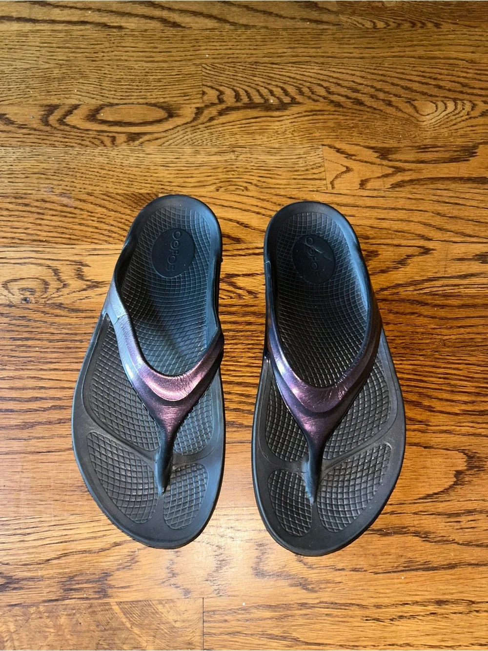 OOFOS Women’s OOriginal Metallic Purple Black Recovery Sandals Size 9